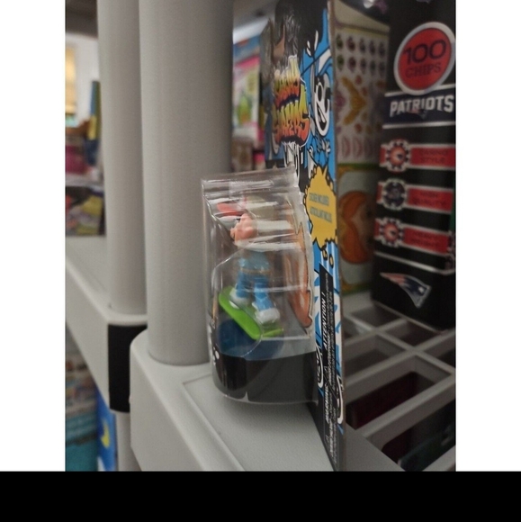 Subway Surfers Shorties Skateboard Jake Figure With Sticker New Sealed - Picture 2 of 4